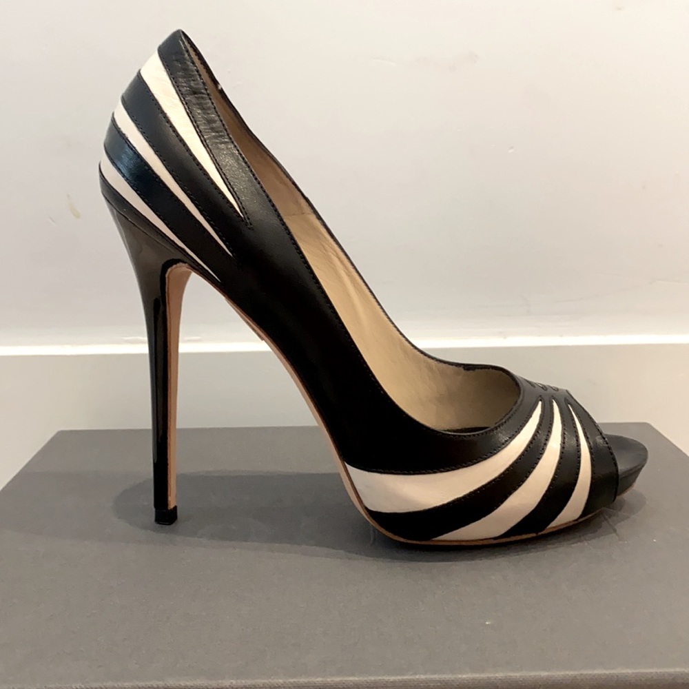 Alexander McQueen white Tiger Scratch stiletto heels, 38.5